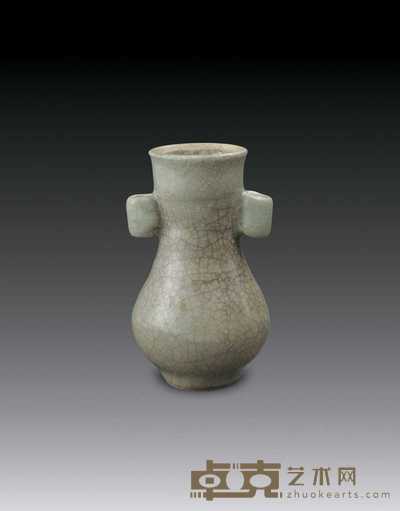 南宋 官窑青釉贯耳瓶 高7.6cm